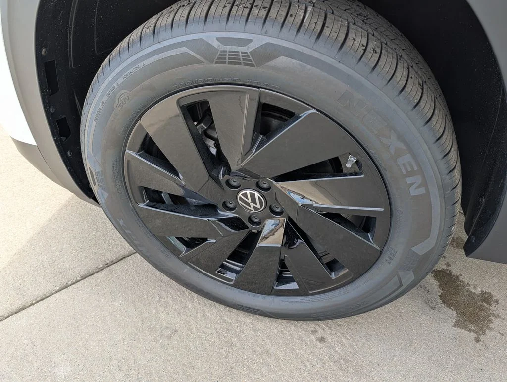 New 2026 White/off-white Volkswagen 2.0T SE w/Technology image 9