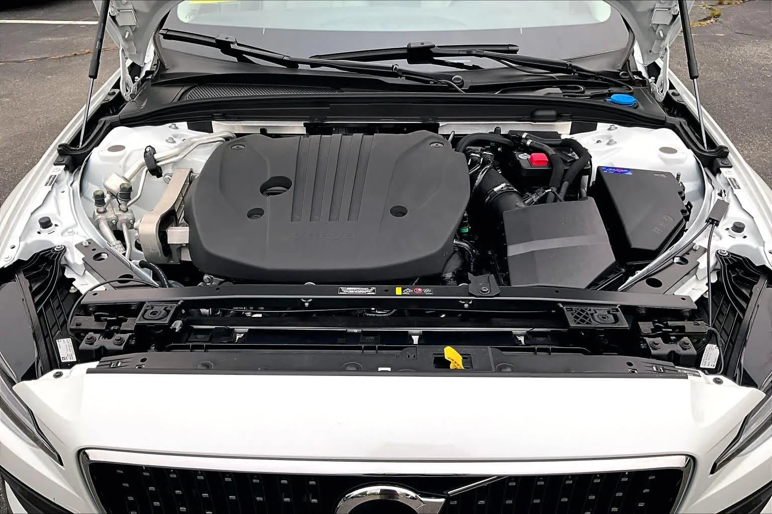 New 2026 Crystal White Volvo Plus image 14