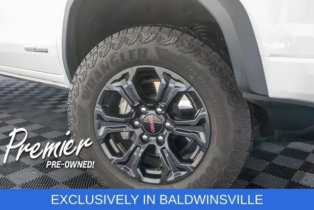 Used 2025 Summit White GMC Elevation image 8