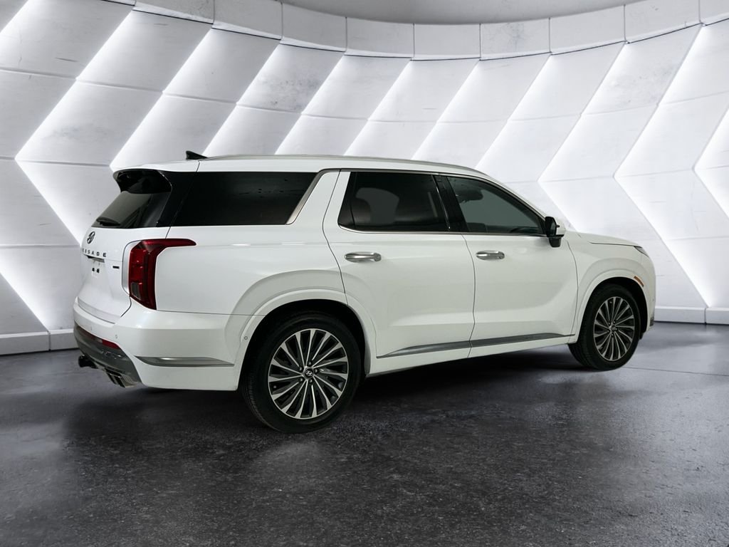 Used 2025 White Hyundai Calligraphy image 4