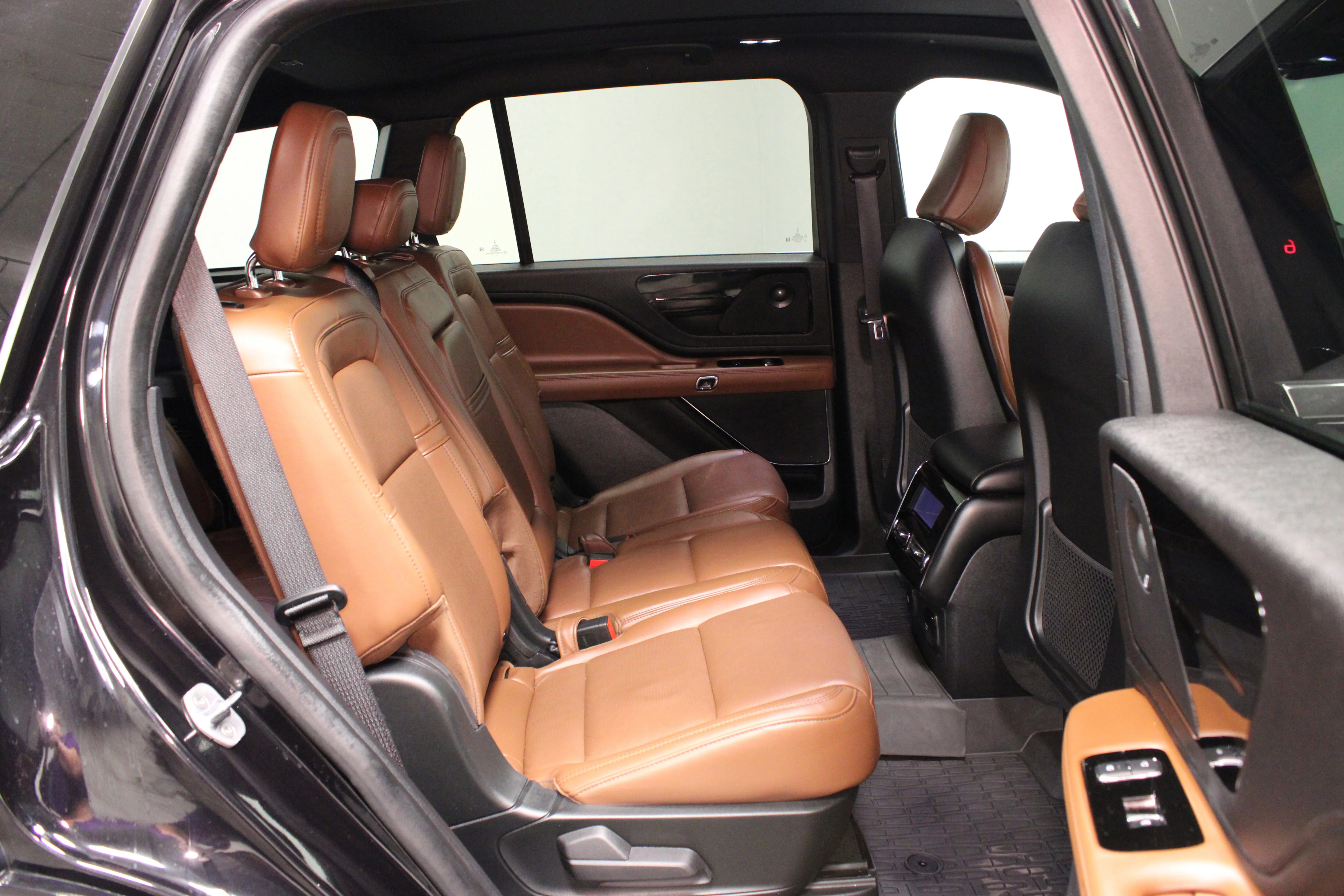 Used 2023 Black Metallic Lincoln Grand Touring image 18