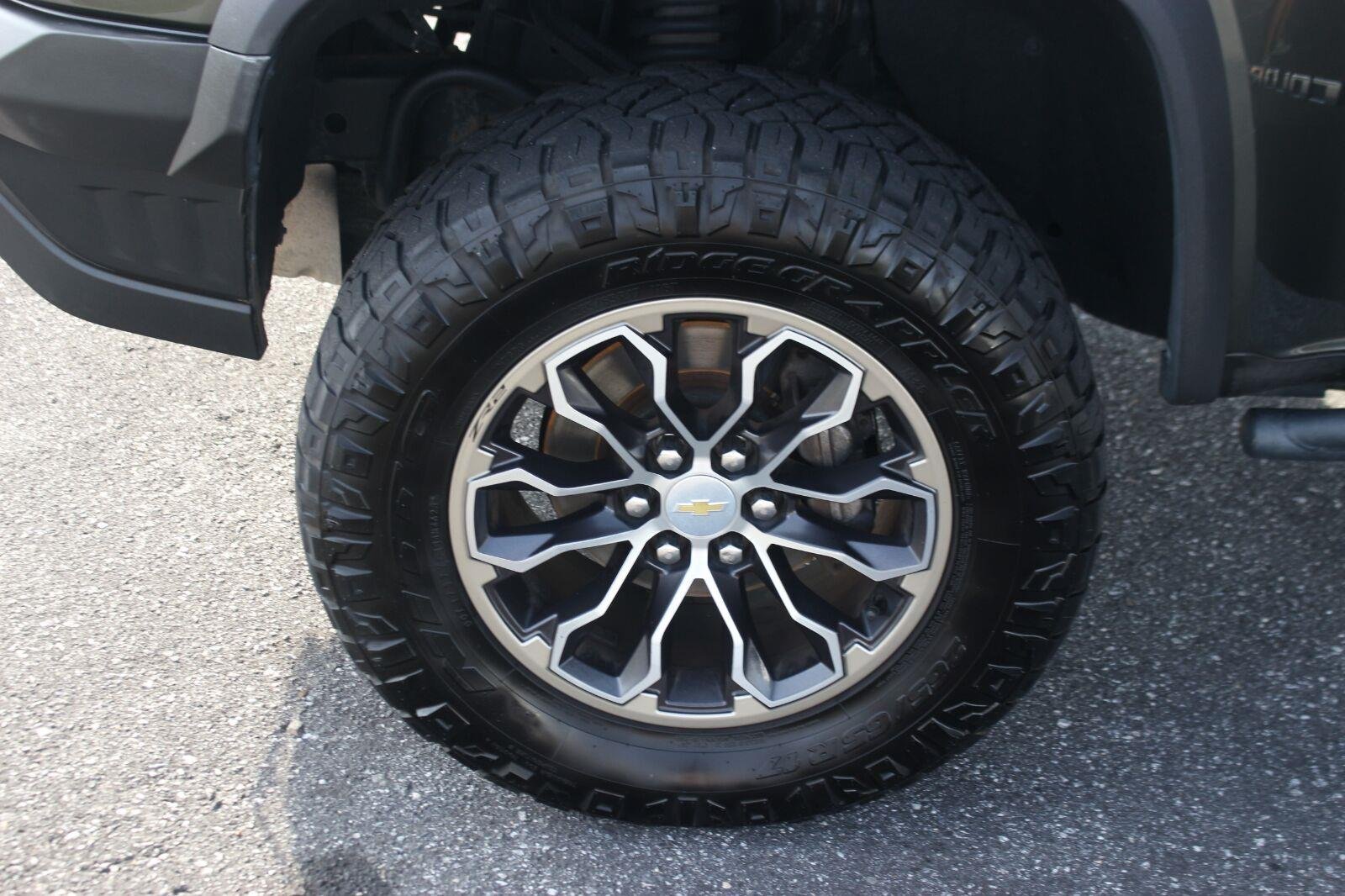Used 2018 DEEPWOOD GREEN METALLIC Chevrolet 4WD ZR2 image 39