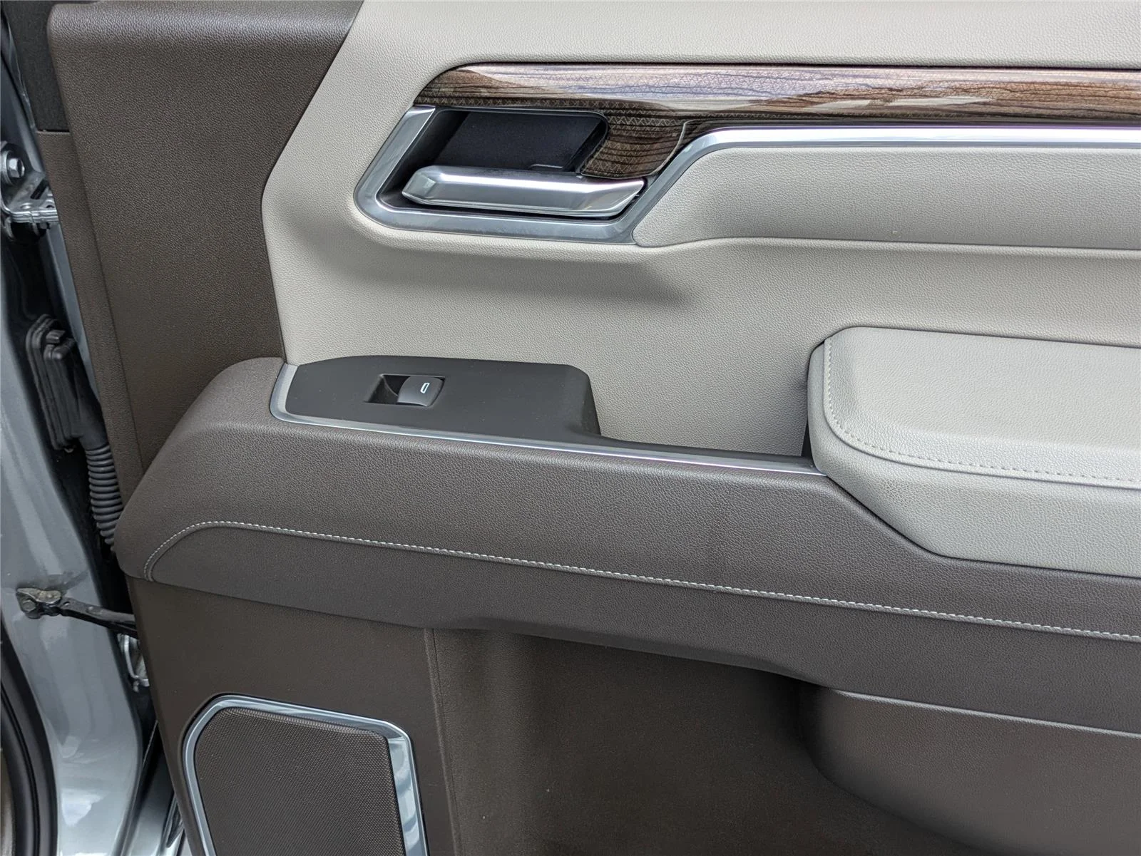 Used 2025 Sterling Gray Metallic Chevrolet RST image 23