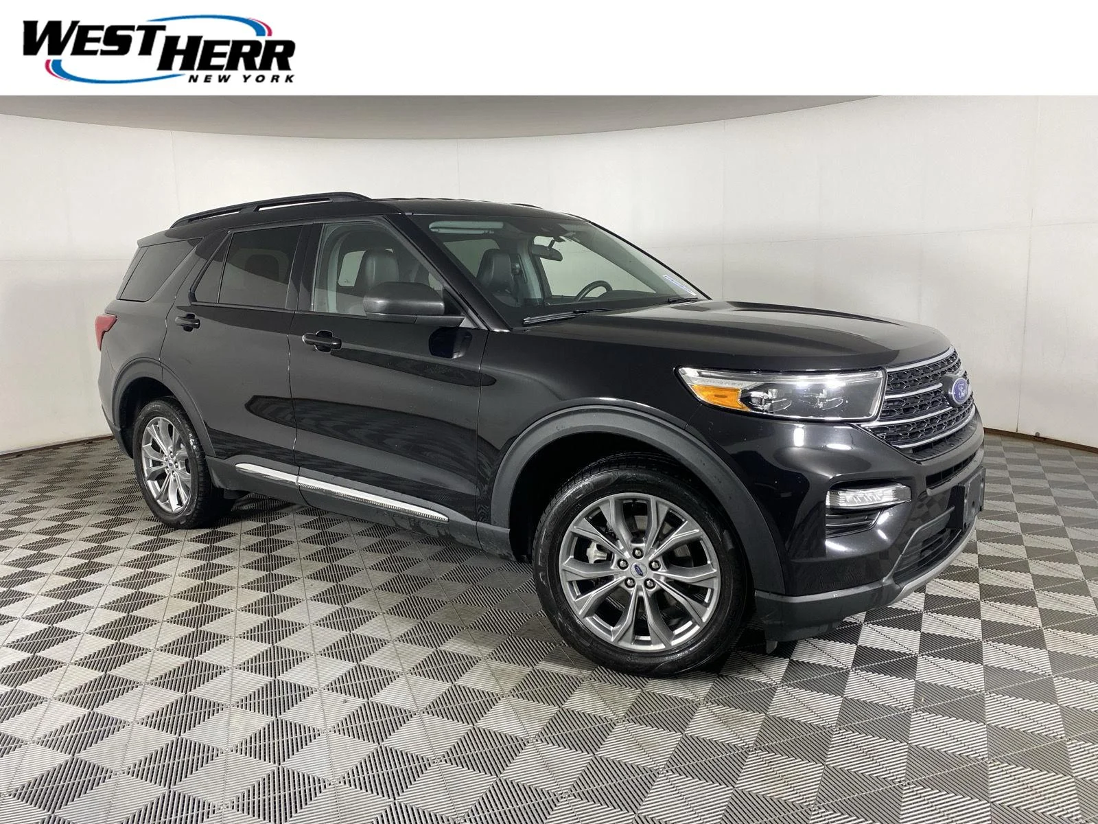 Used 2023 Agate Black Ford XLT image 1