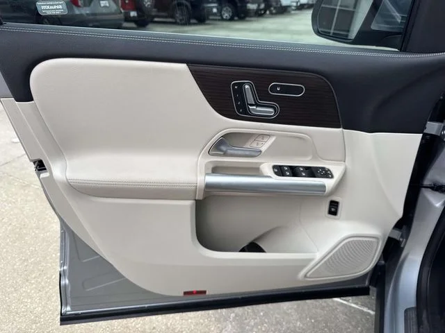 Used 2025 Silver Mercedes-Benz GLA 250 image 25