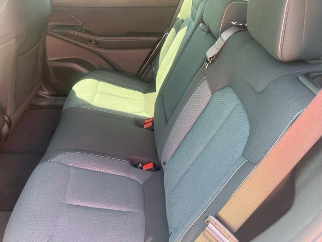 New 2026 Bright White Clear-Coat Exterior Paint Jeep Laredo image 20