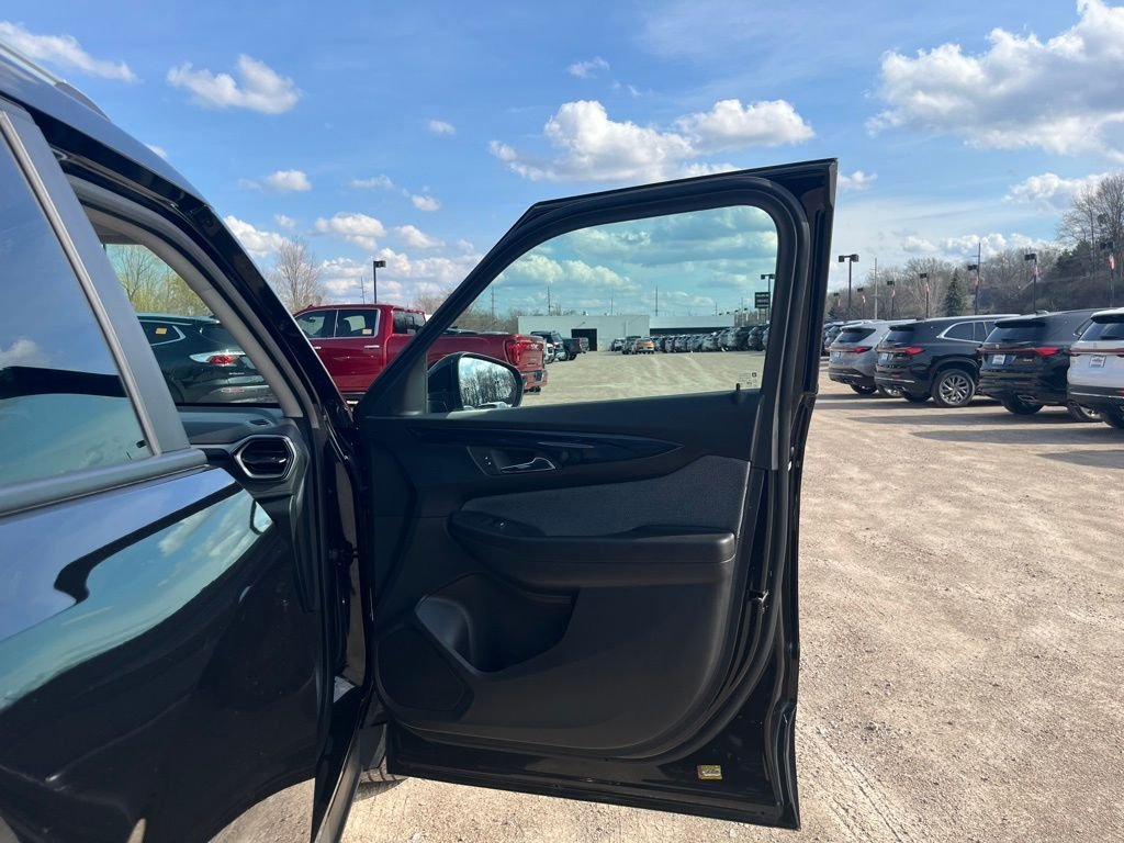 Used 2025 Black Metallic Chevrolet LT image 32