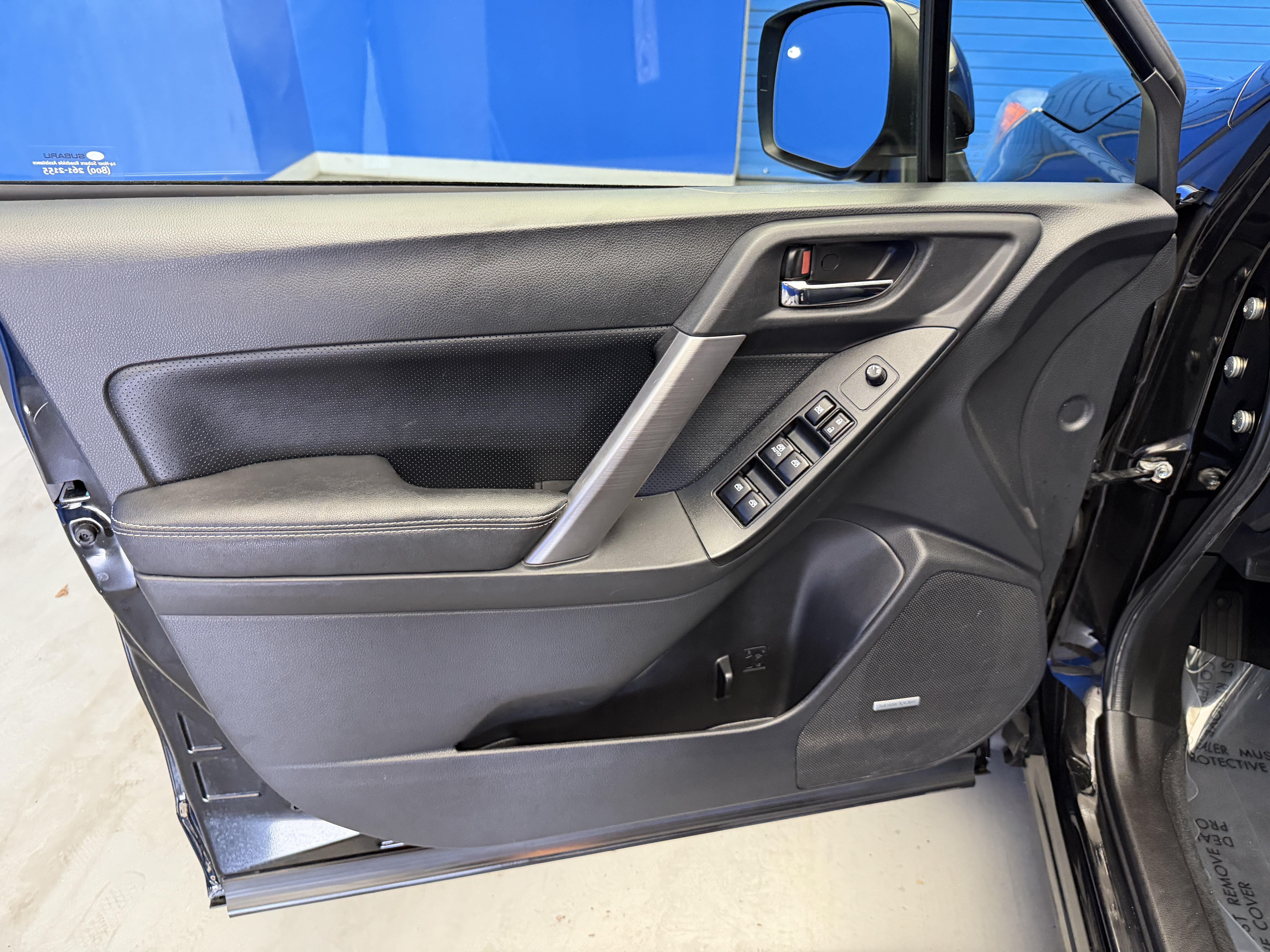 Used 2015 Crystal Black Pearl Subaru 2.5i Touring image 9