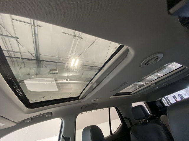 Used 2021 Iridescent Pearl Tricoat Chevrolet Premier image 19