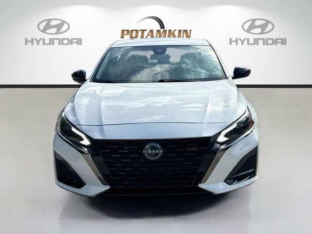 Used 2024 White Nissan 2.5 SR image 2