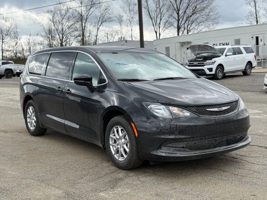 New 2026 Diamond Black Crystal Pearl-Coat Exterior Paint Chrysler LX image 4