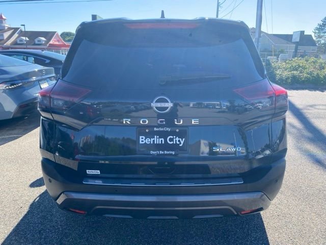 Used 2023 Super Black Nissan SL image 4