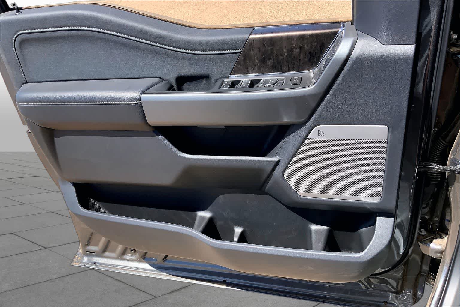 New 2026 Carbonized Gray Metallic Ford F-350® Lariat® image 10