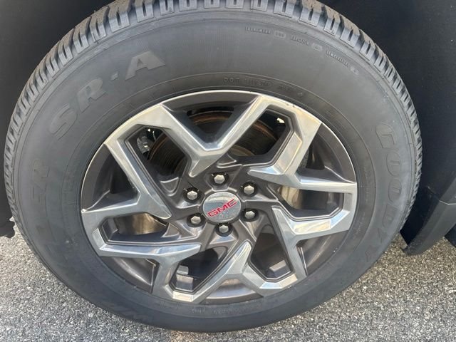 Used 2023 White GMC SLT image 4