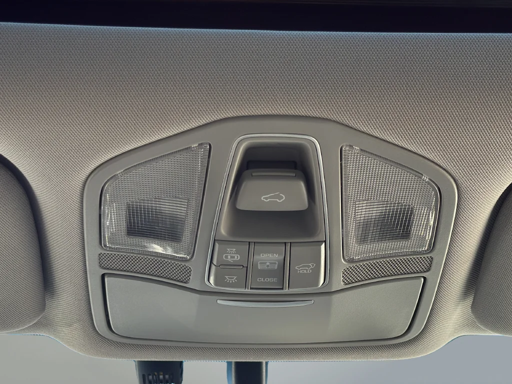Used 2018 White Hyundai 2.0T Ultimate image 40