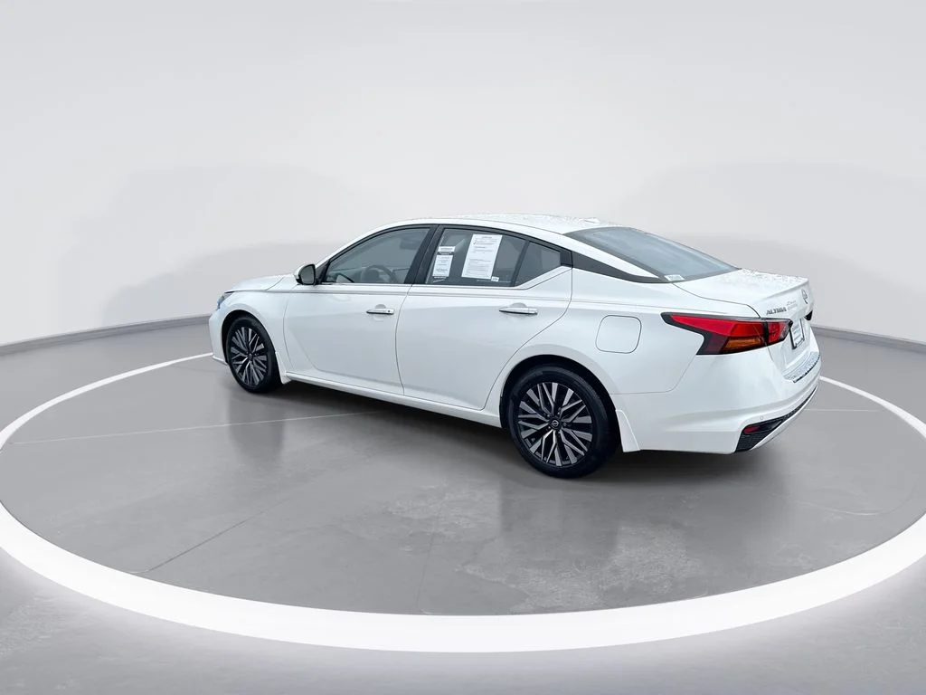 Used 2023 White Nissan 2.5 SV image 6