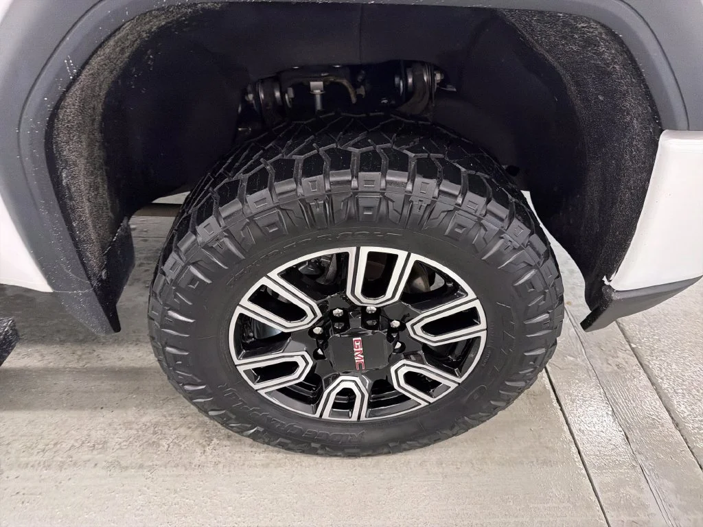 Used 2022 White GMC AT4 image 4