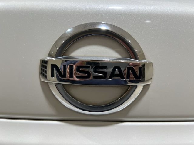 Used 2020 White Nissan Platinum image 28
