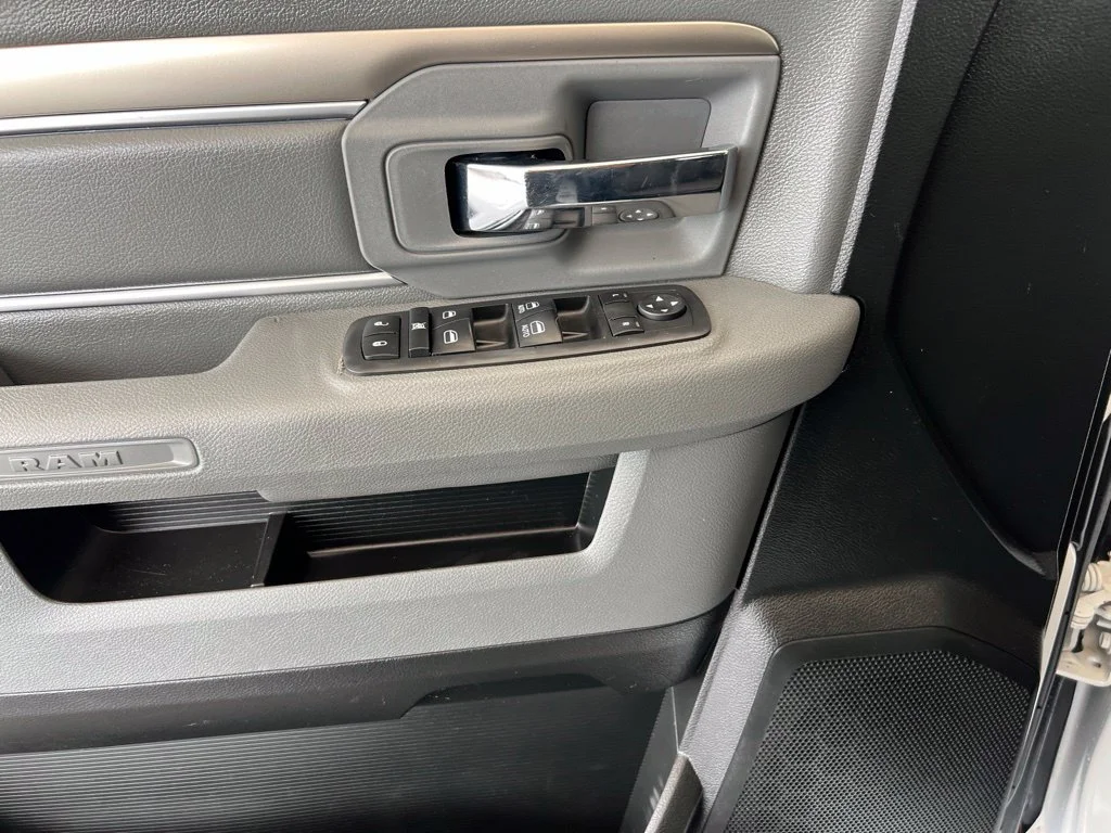 Used 2019 White Ram Warlock image 11