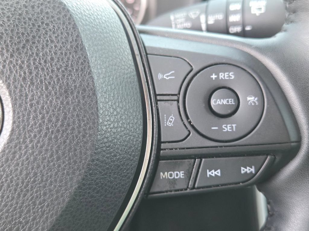 2022 Toyota RAV4 SE - Photo 16