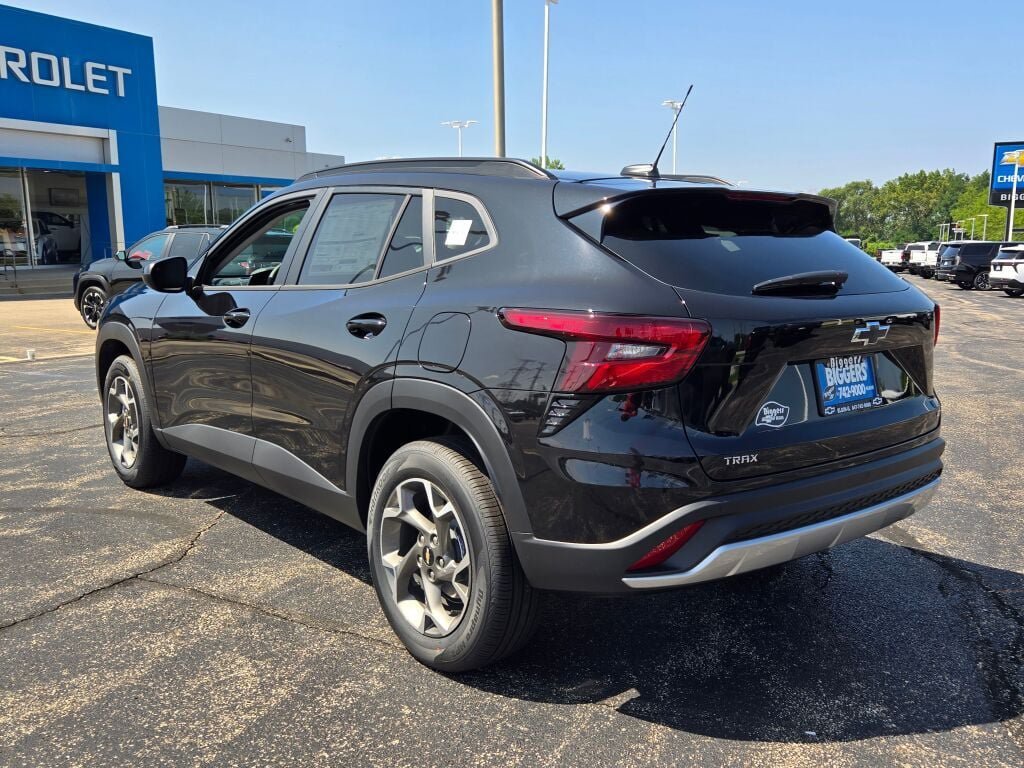 2026 Chevrolet Trax LT - Photo 12