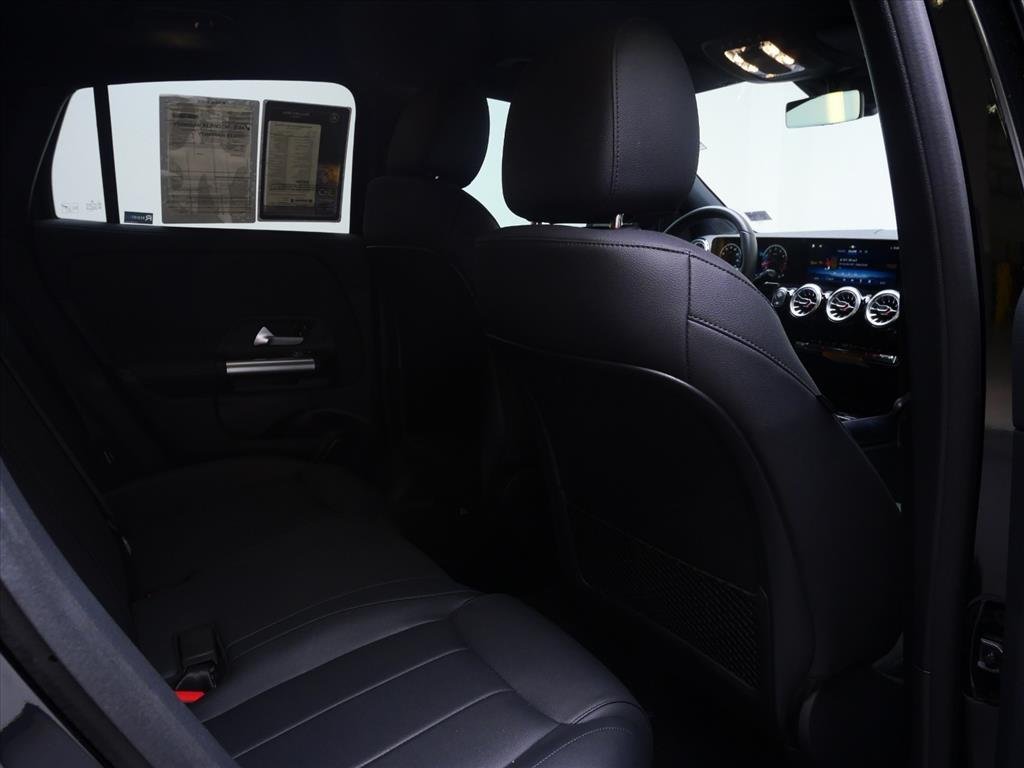 Used 2025 Night Black Mercedes-Benz GLA 250 image 32