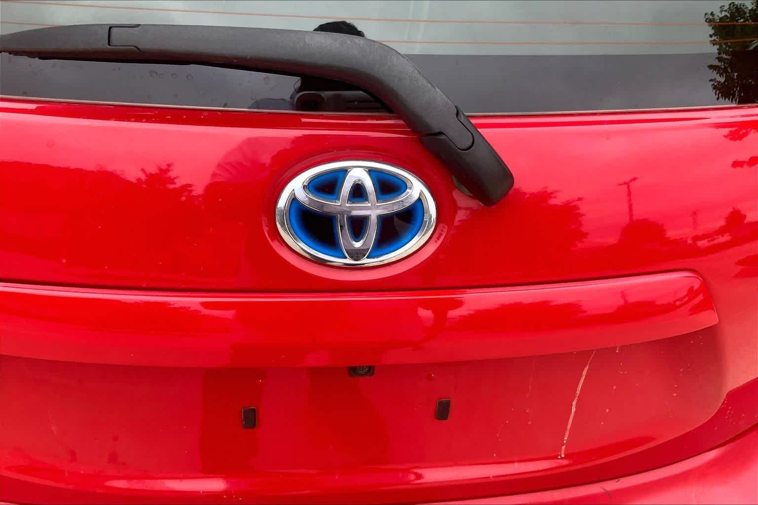 Used 2013 Absolutely Red Toyota Three image 32