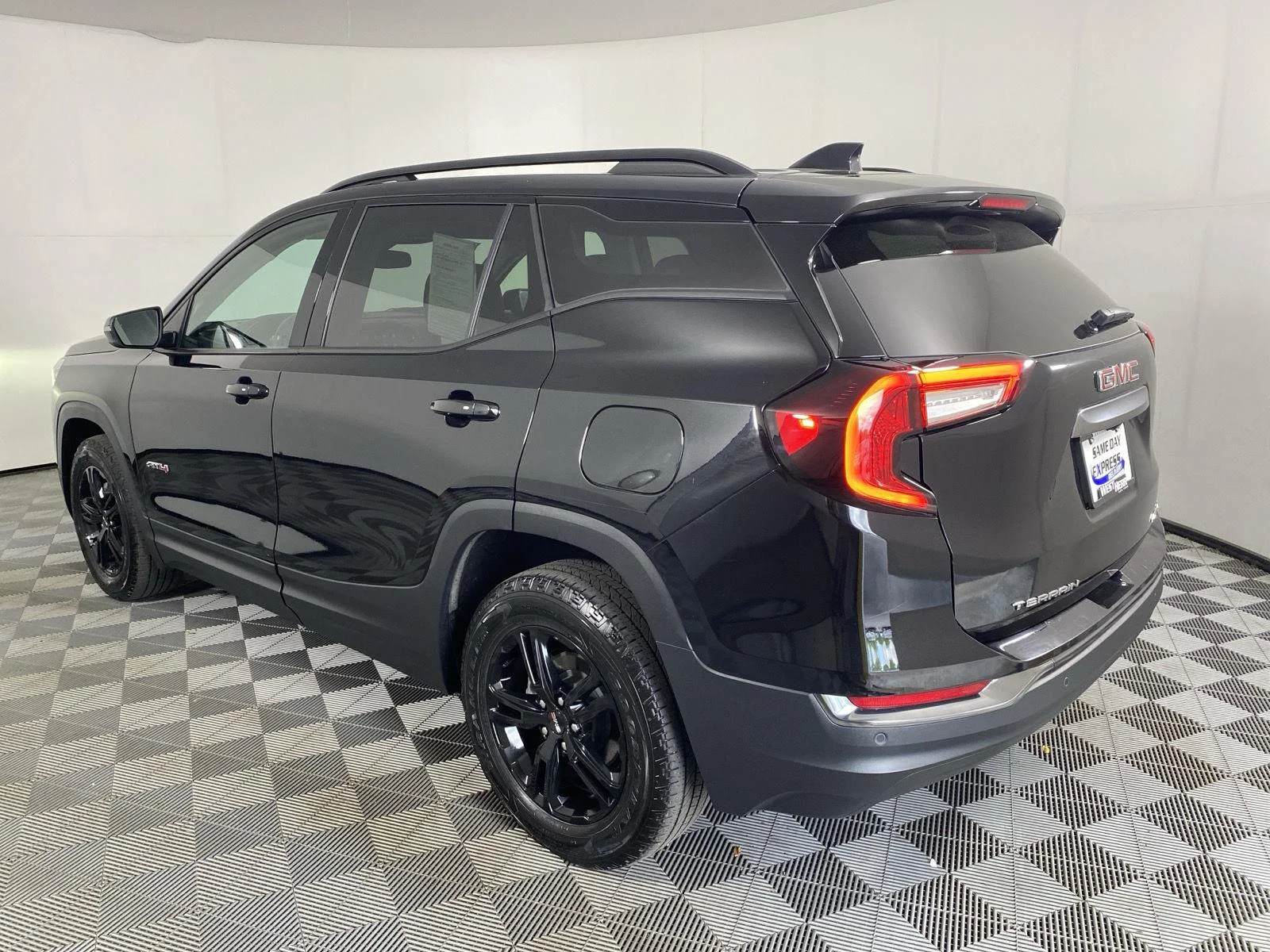 Used 2024 Ebony Twilight Metallic GMC AT4 image 15