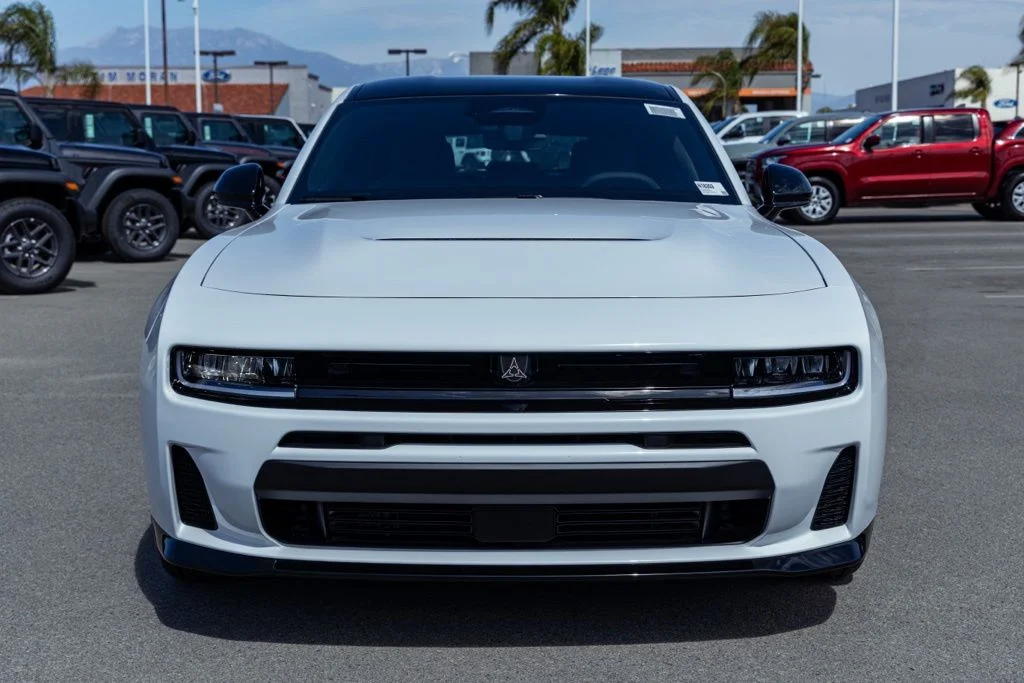 New 2026 White Knuckle Exterior Paint Dodge R/T Blacktop 4-door AWD image 8