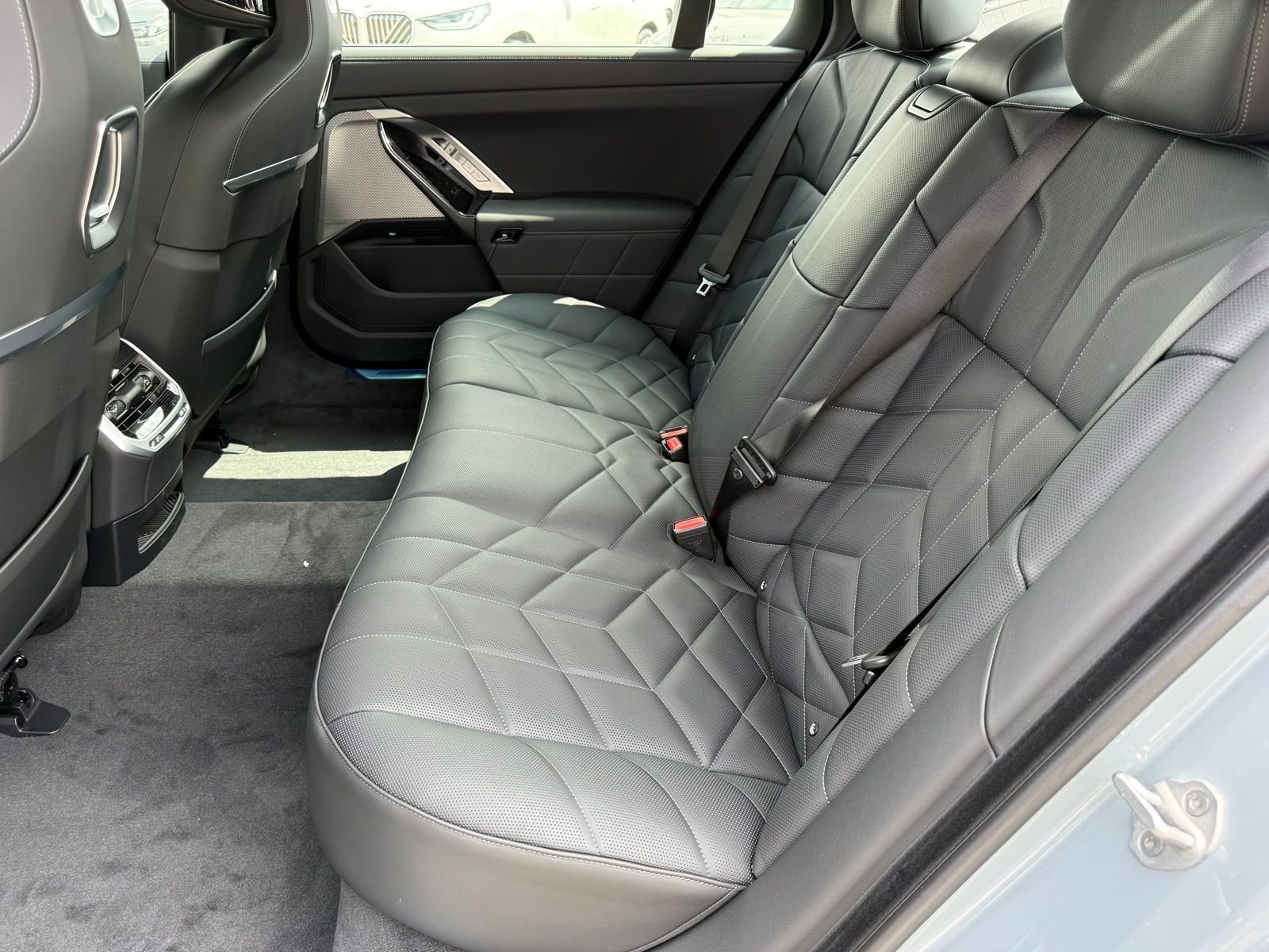 New 2026 Brooklyn Grey Metallic BMW 750e xDrive image 31