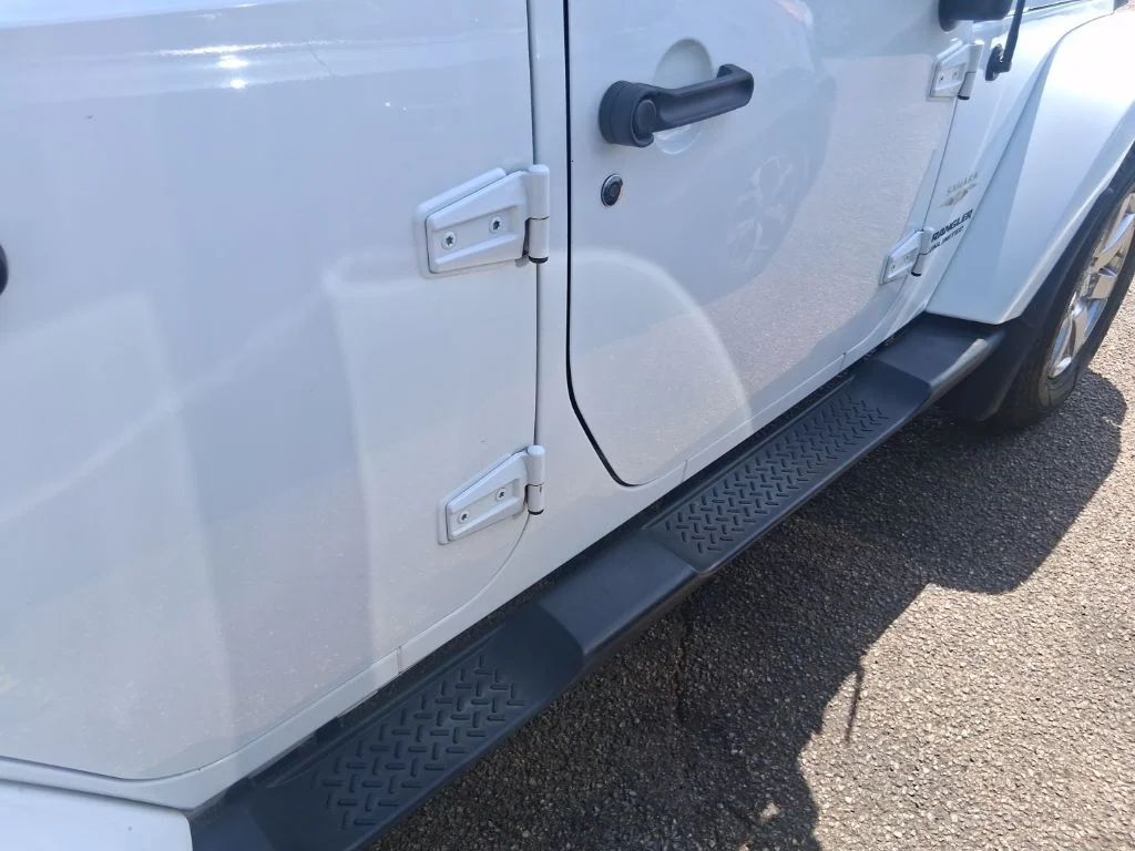 Used 2015 White Jeep Unlimited Sahara image 13