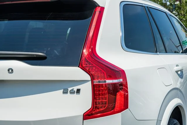 Certified Used 2024 Crystal White Volvo Plus image 7