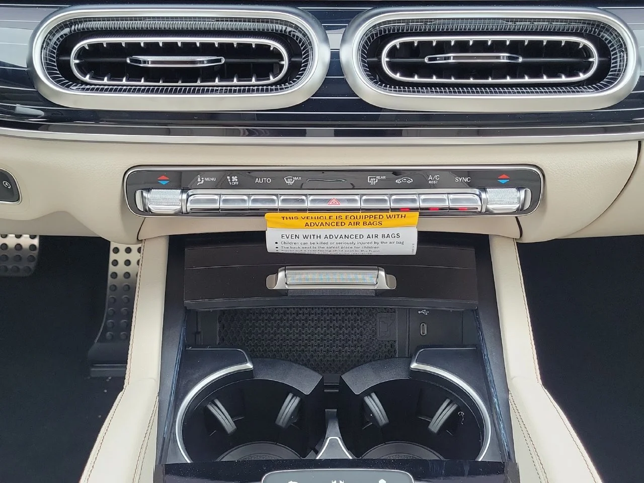 New 2027 MANUFAKTUR Moonlight White Metallic Mercedes-Benz GLS 450 image 18