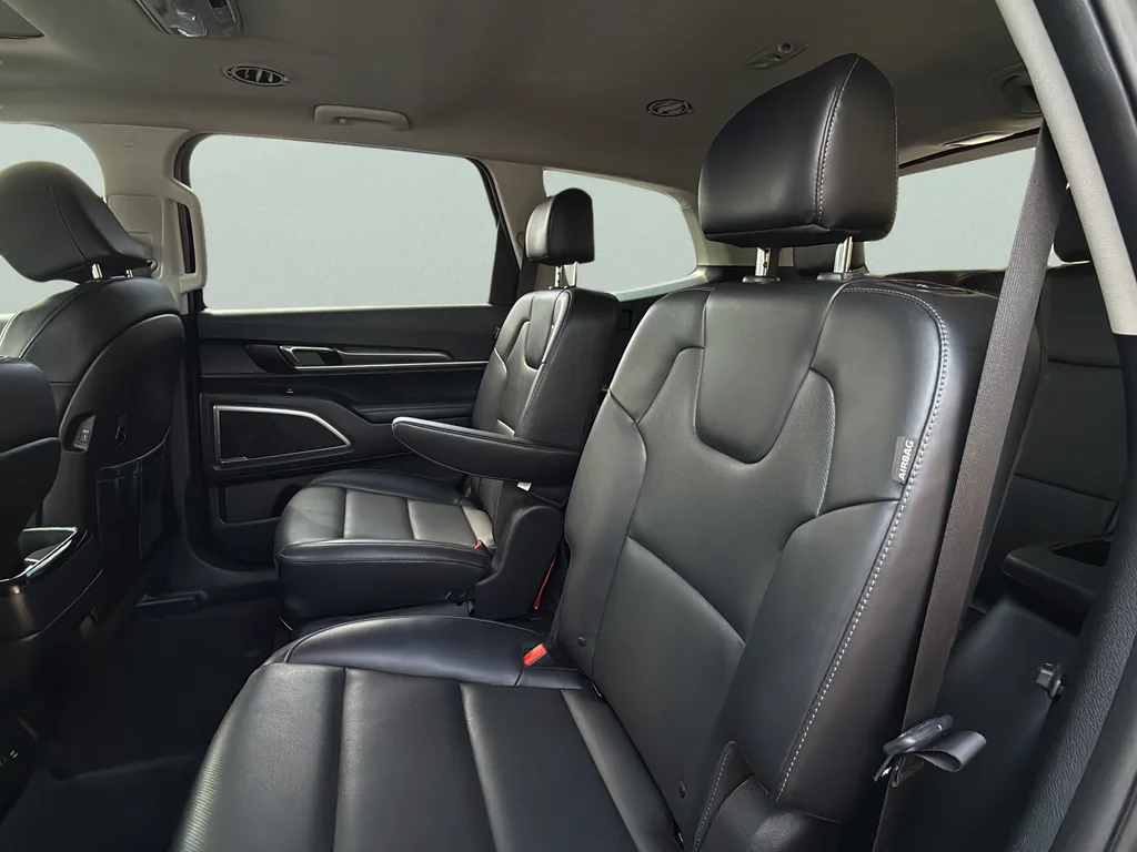 Used 2025 Ebony Black Kia S image 26