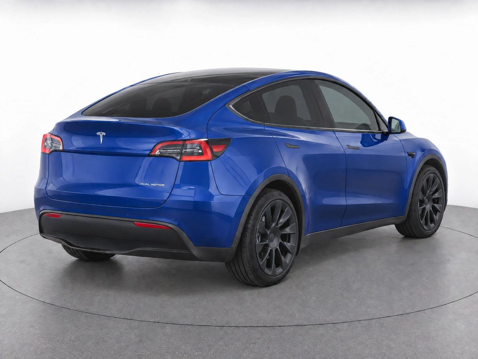 Used 2021 Deep Blue Metallic Tesla Long Range image 4