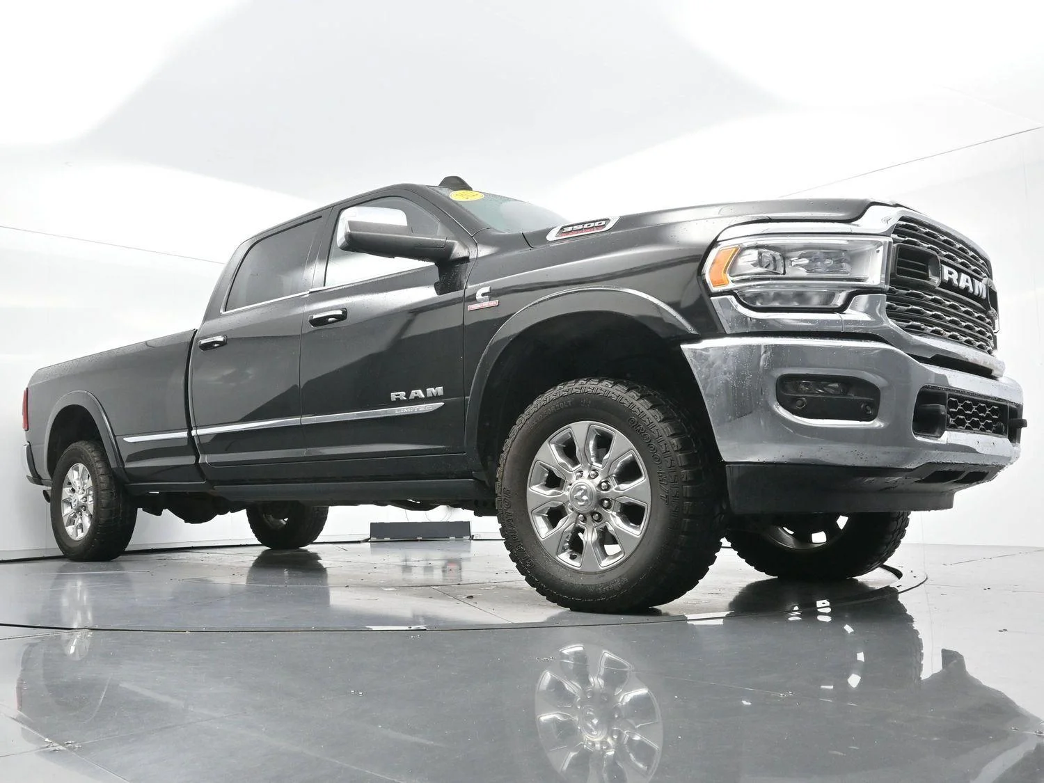 Used 2022 Diamond Black Crystal Pearlcoat Ram Limited image 42