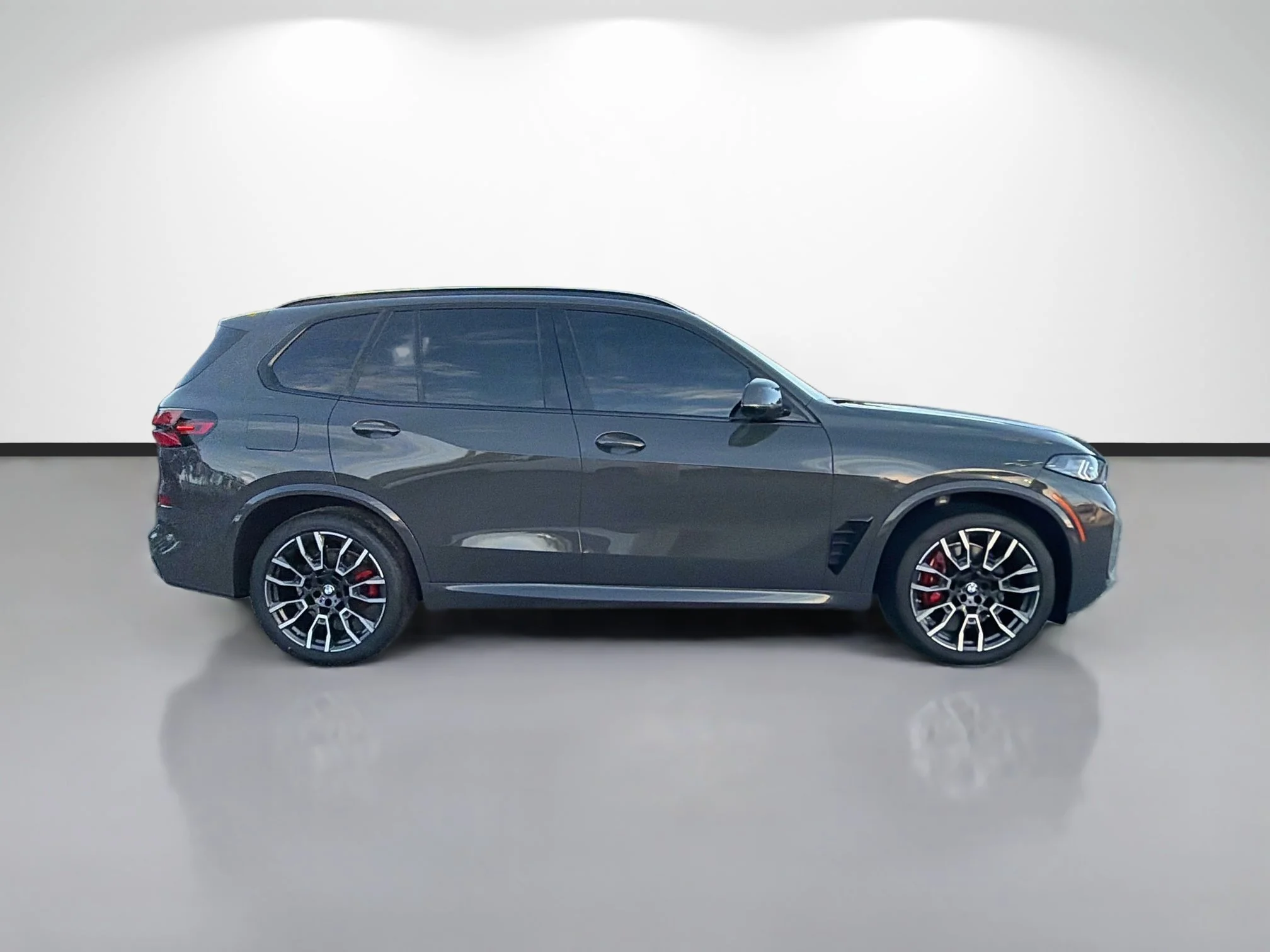 Used 2024 Dravit Grey Metallic BMW sDrive40i image 2