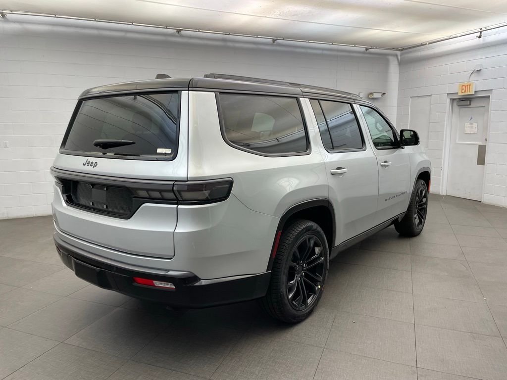 New 2026 Silver-Zynith Exterior Paint Jeep Summit Obsidian image 4