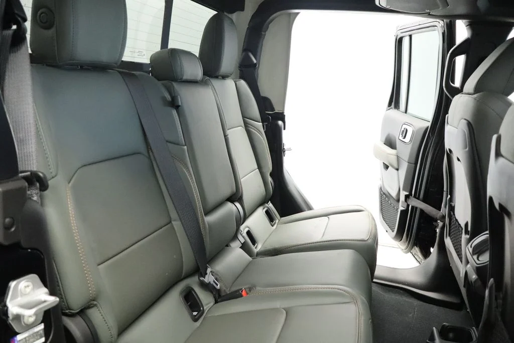 New 2026 Black Clearcoat Jeep Mojave image 25