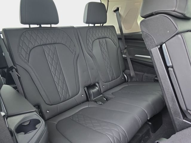 Used 2025 Green BMW xDrive40i image 16