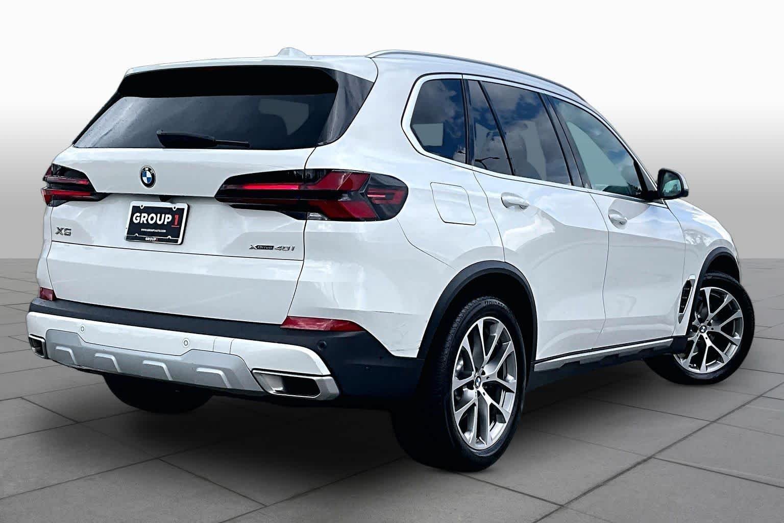 Used 2024 Alpine White BMW xDrive40i image 13