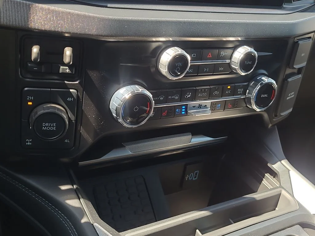 Used 2025 Gray Ford Platinum image 27