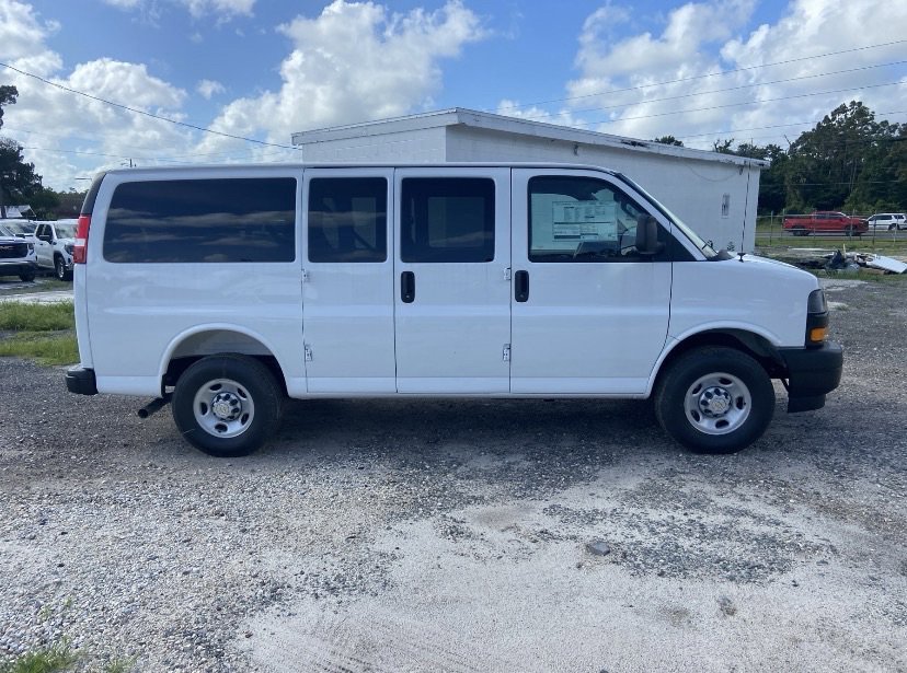 2026 Chevrolet Express Passenger LS - Photo 7