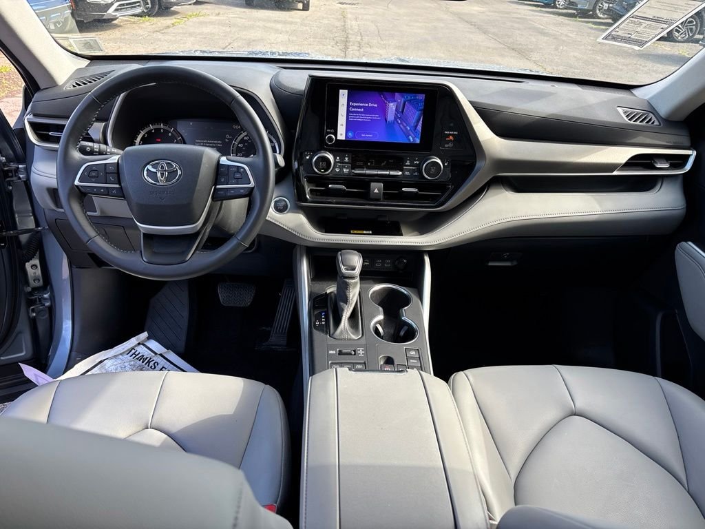Used 2024  Toyota XLE image 24