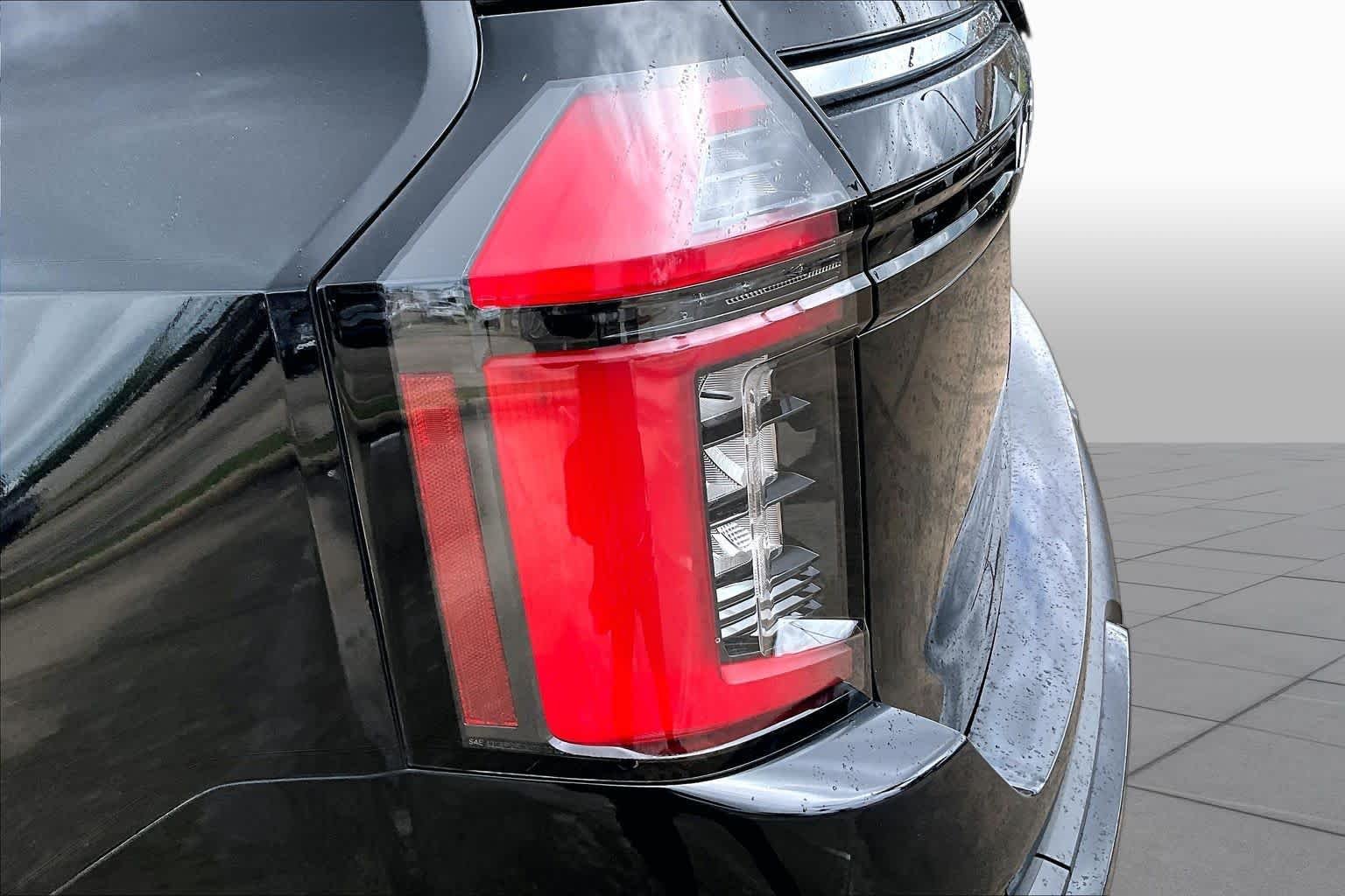 Used 2025 Super Black Nissan SV image 29