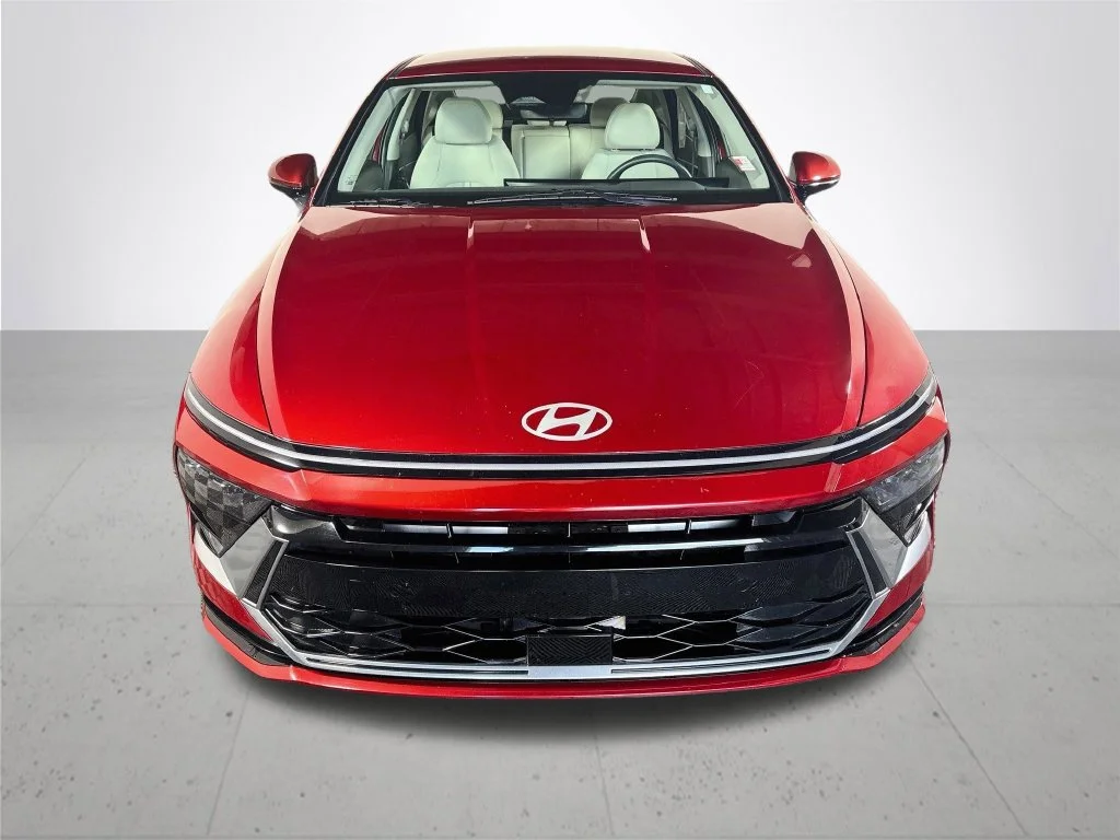 Used 2025 Red Hyundai SEL image 3