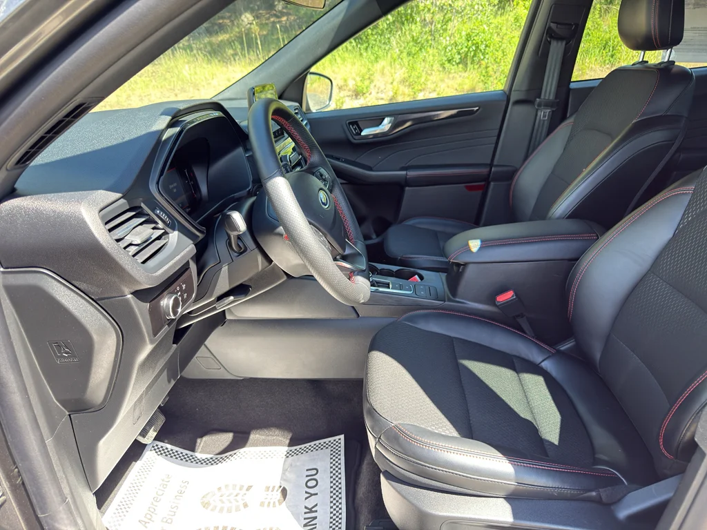 2025 Ford Escape ST-Line - Photo 14