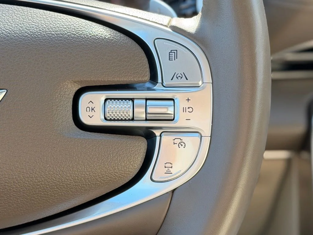 Used 2024 Silver Genesis 2.5T image 16