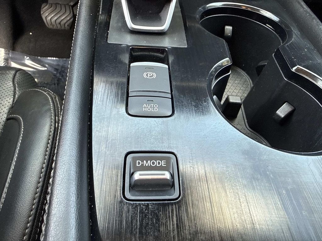 Used 2021 Gray Nissan Platinum image 35