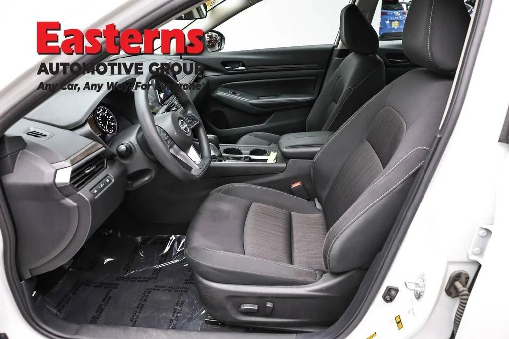 Used 2025 White Nissan 2.5 SV image 16